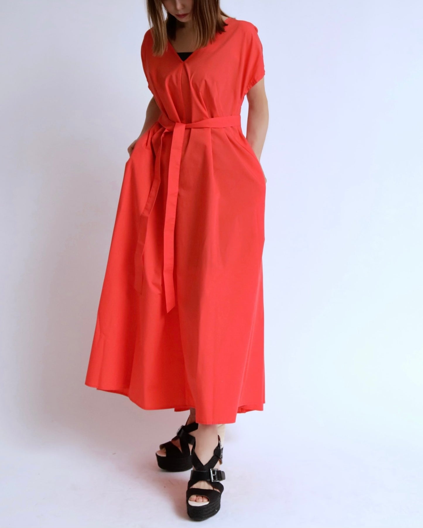 Vネックベルトワンピース