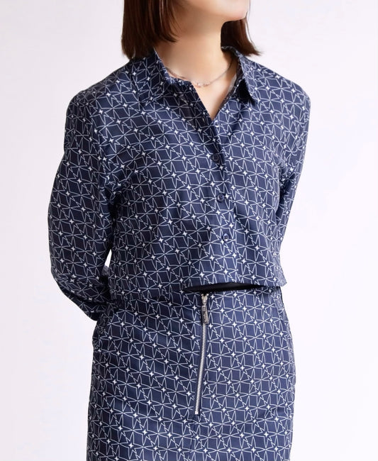 QUINN スターライン プリントクロップドシャツ