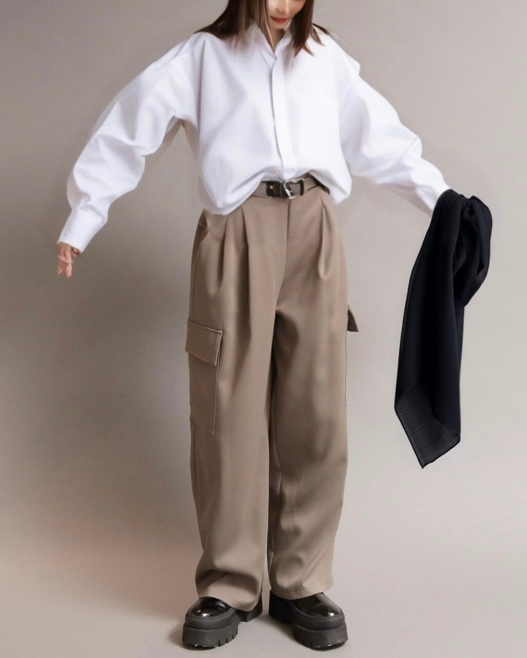 タックワイド・ユーティリティカーゴパンツ