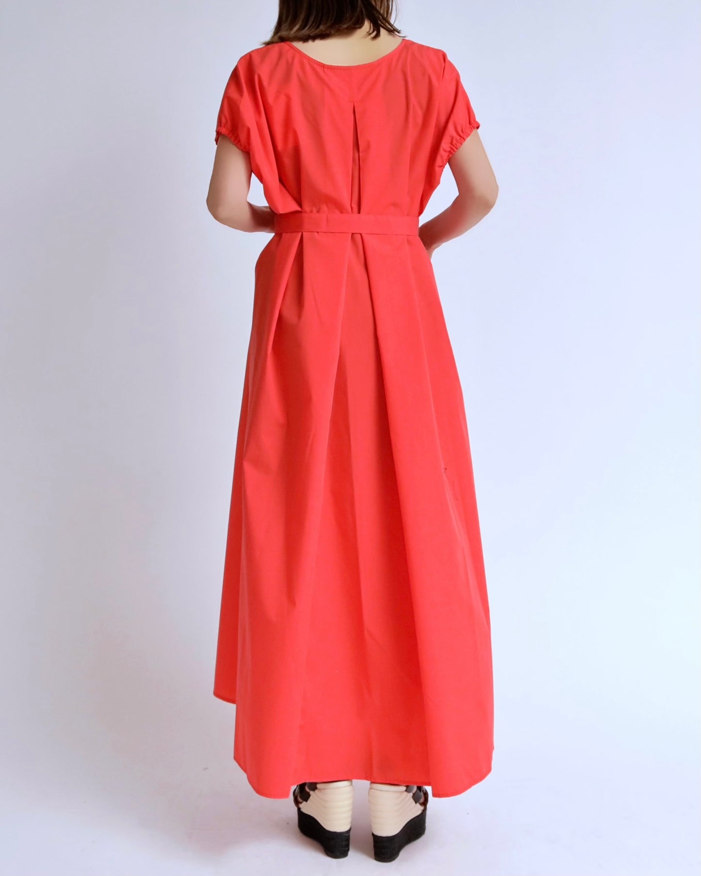 Vネックベルトワンピース