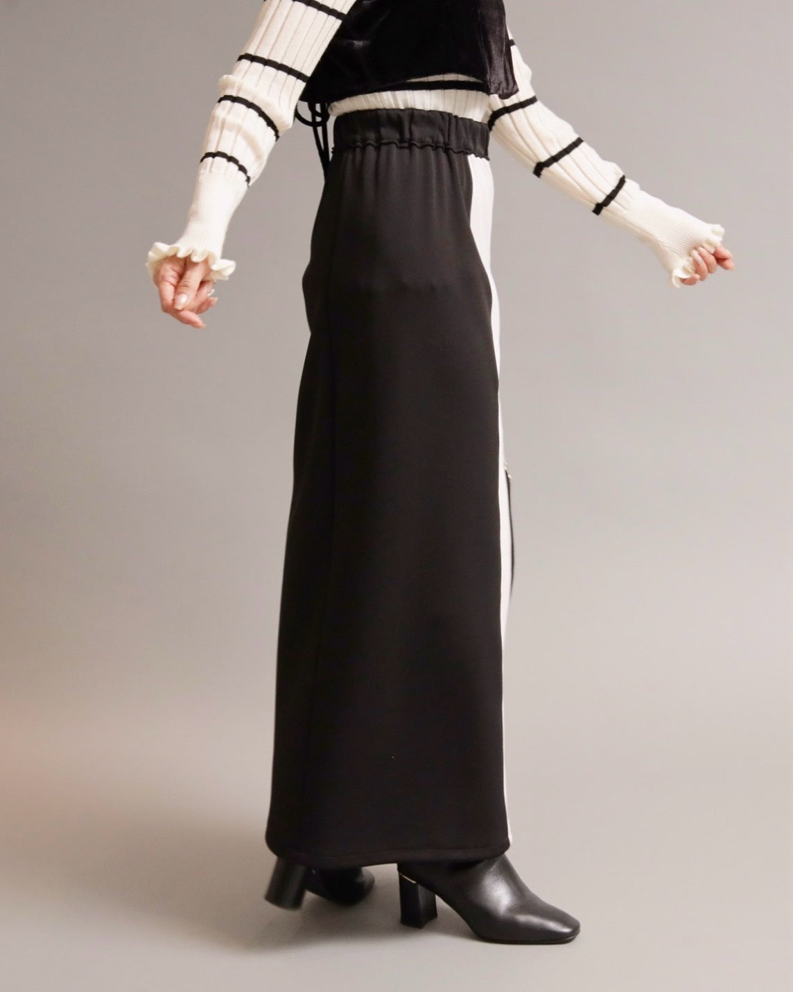 ロゴテープジップボンディングスカート