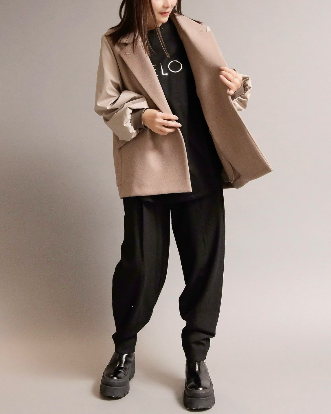 タックテーパードパンツ