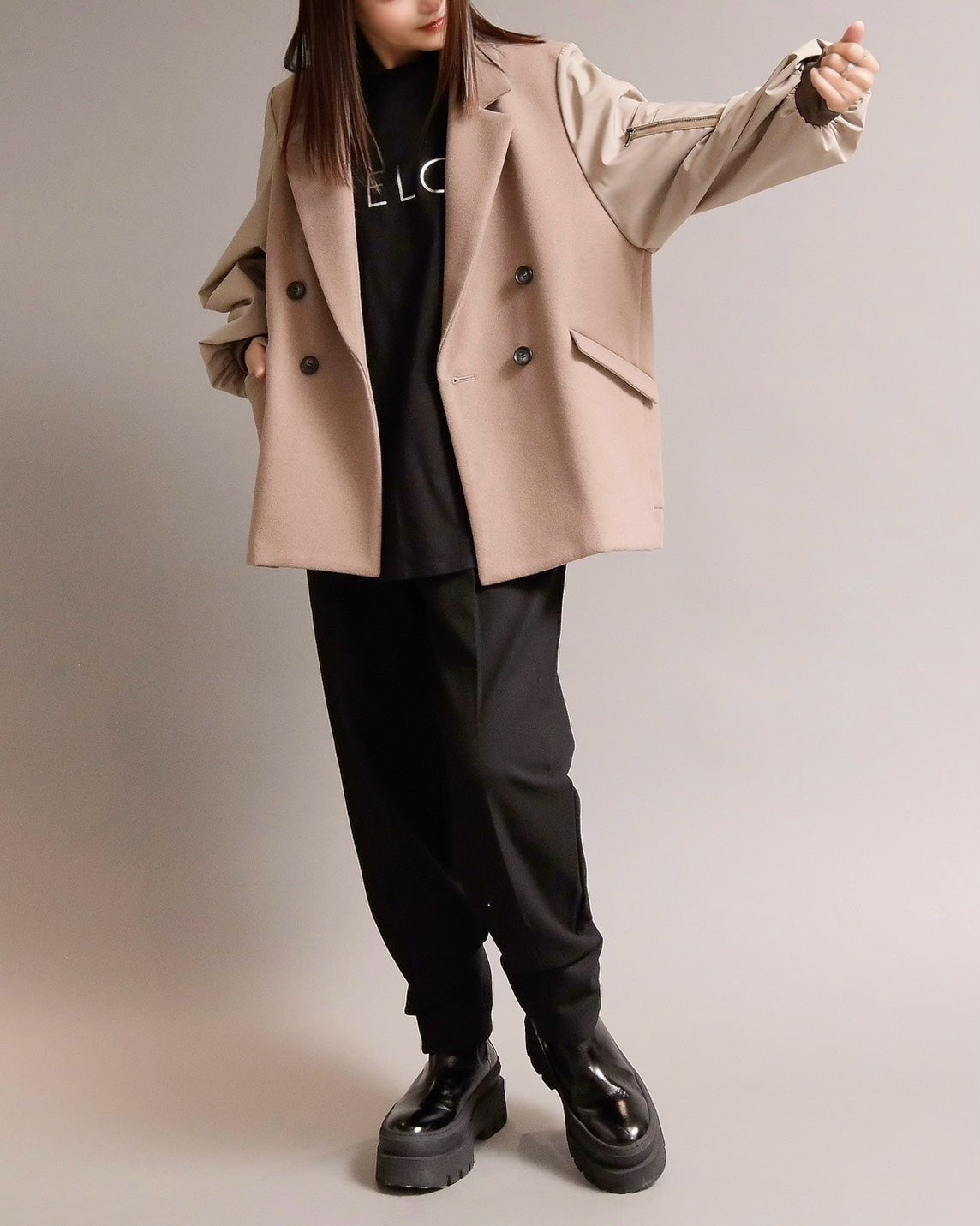 タックテーパードパンツ