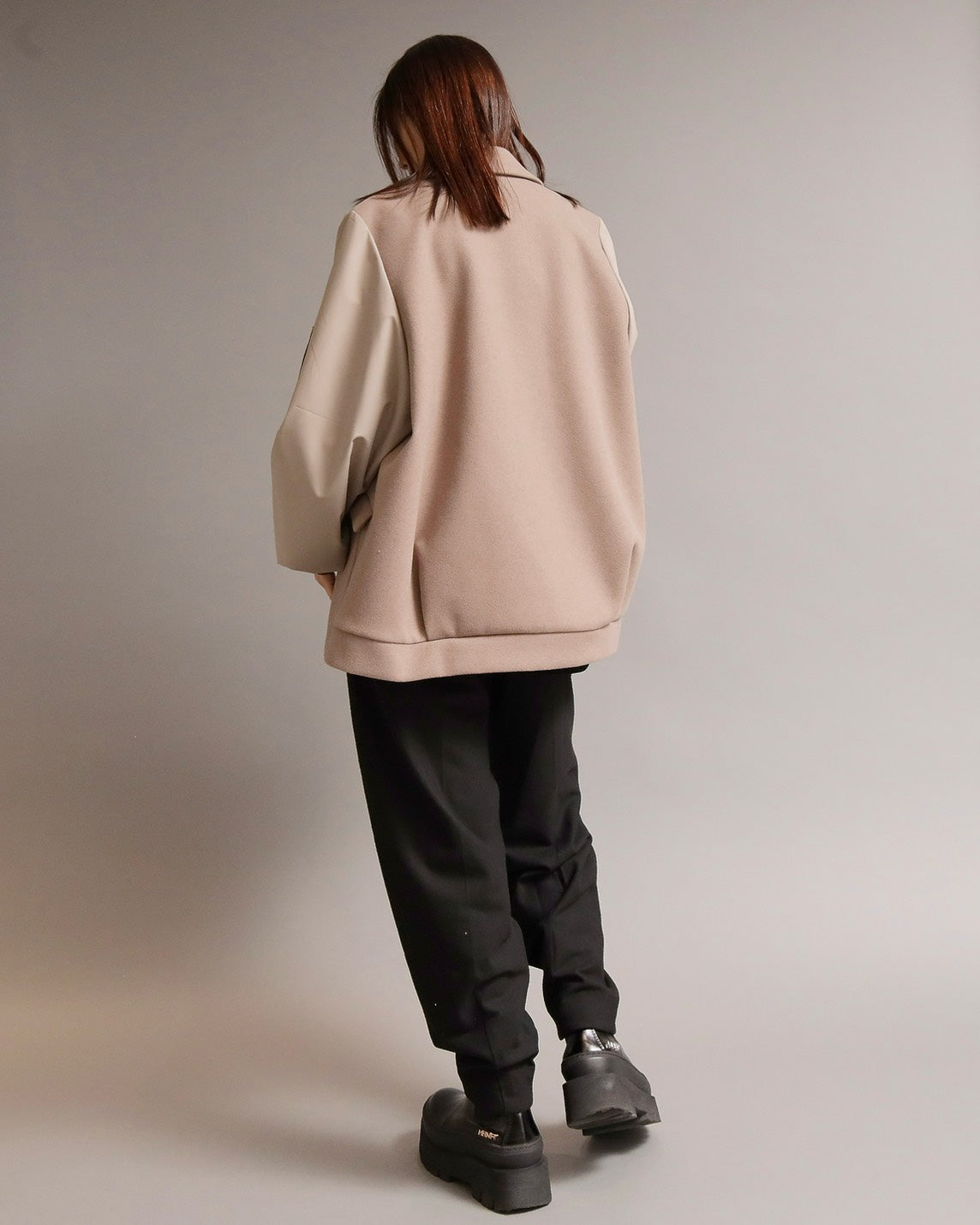 タックテーパードパンツ