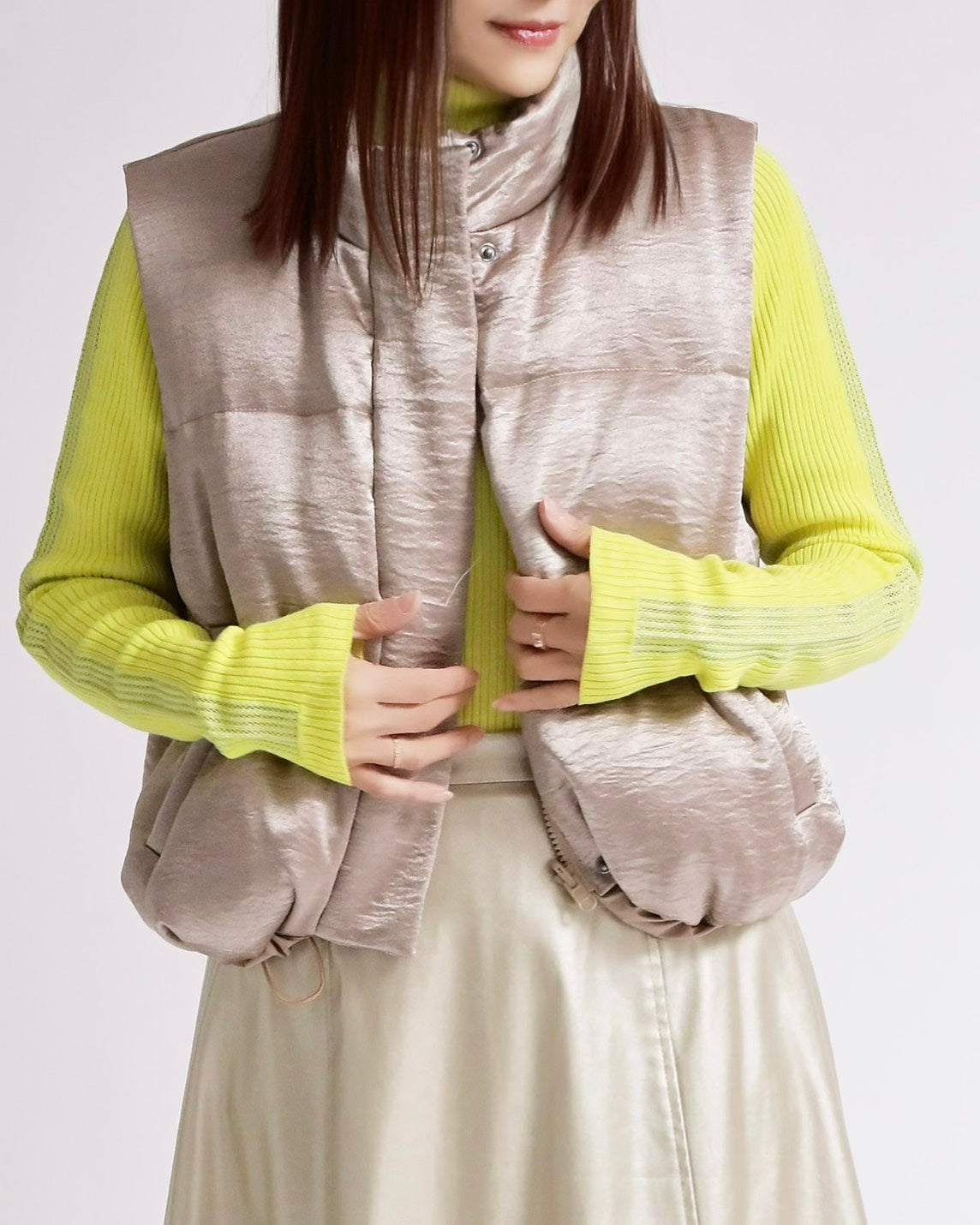 サテンタッチ中綿スタンドベスト