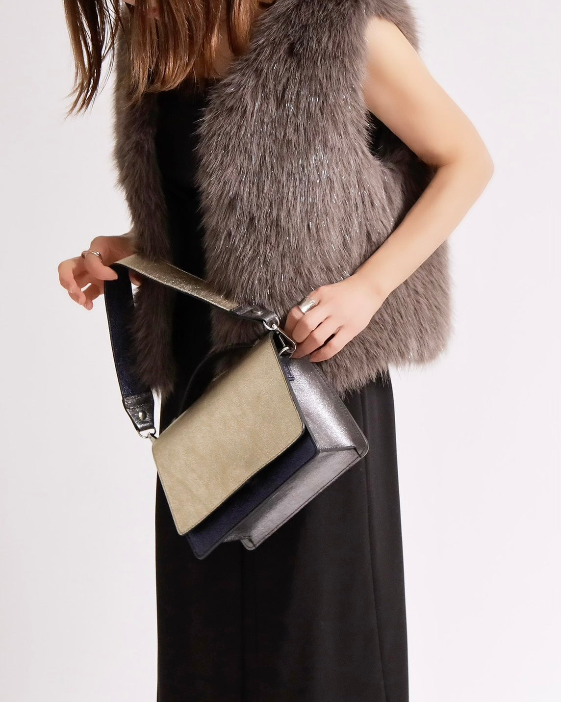 グリッターフェイクファーノーカラーベスト