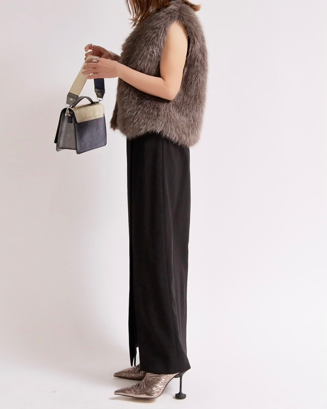 グリッターフェイクファーノーカラーベスト