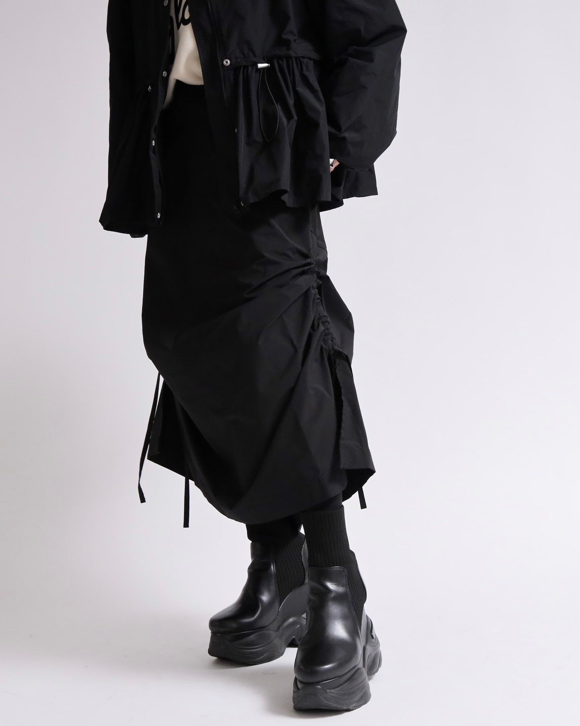 シルエットチェンジサイドコードスカート