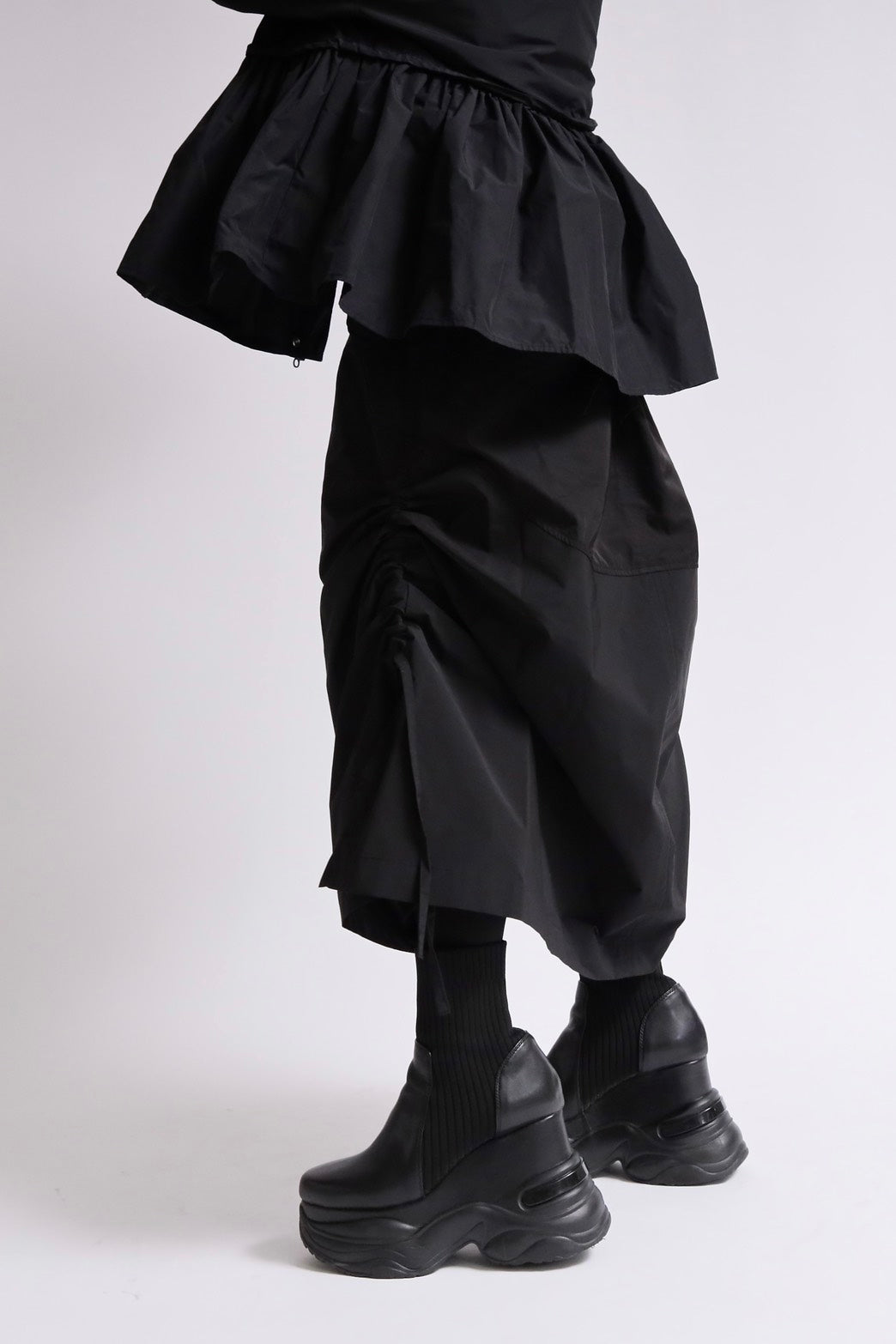 シルエットチェンジサイドコードスカート